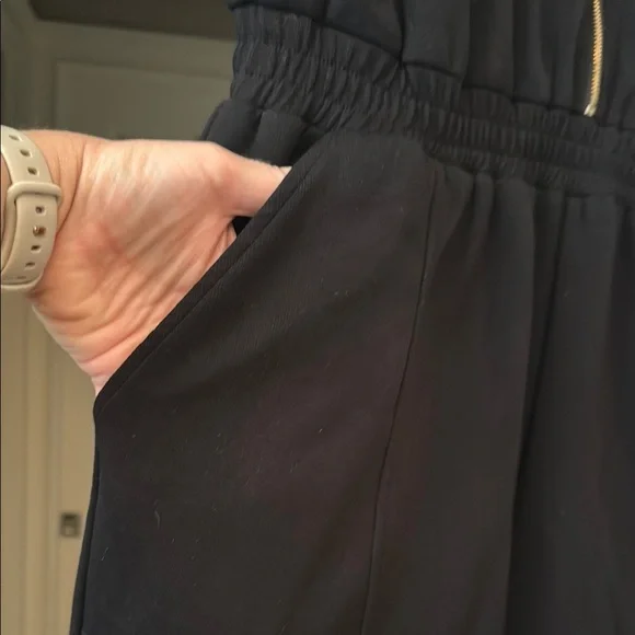 Black Short Sleeve Romper with Zipper - Picture 5 of 6